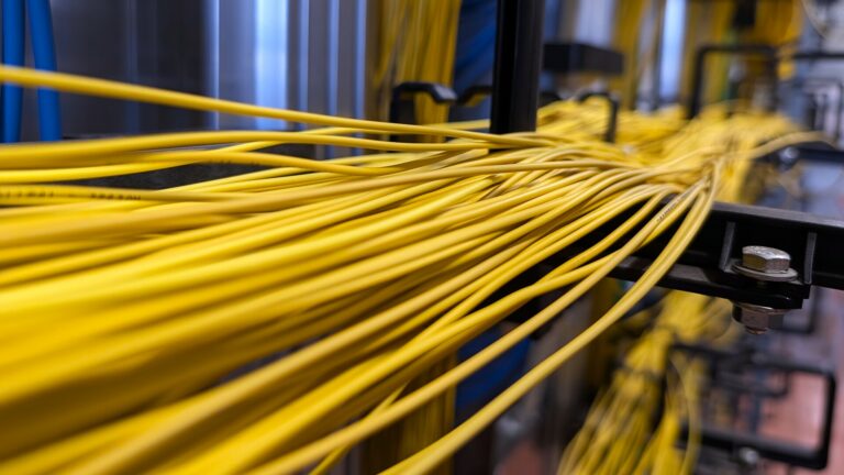La fibra óptica funciona en Francia, con menos fallos pero