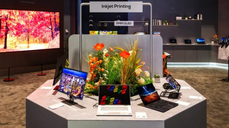 Lenovo presenta el primer portátil del mundo con pantalla OLED