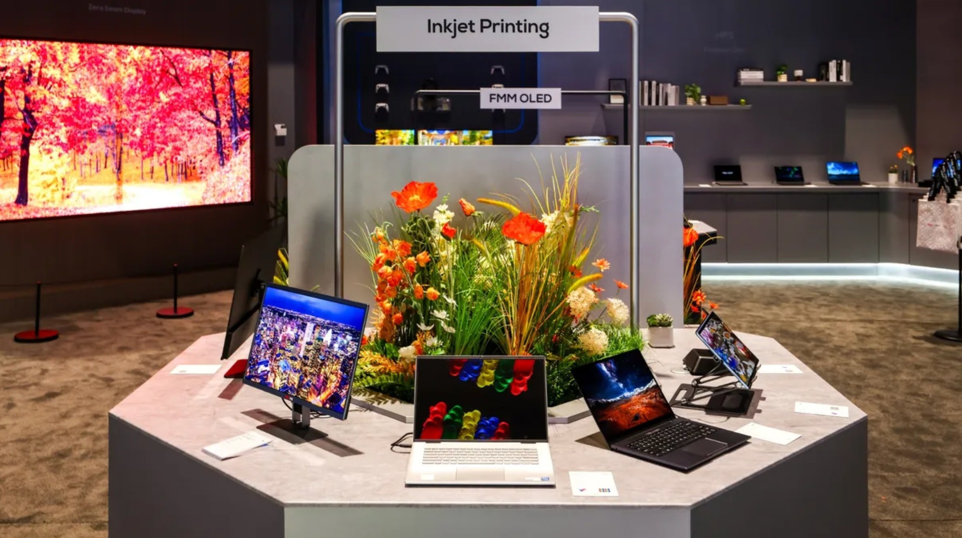Lenovo presenta el primer portátil del mundo con pantalla OLED