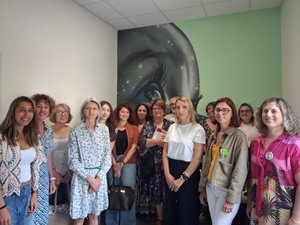 Mujeres y niños víctimas de violencia: abogados y cuidadores unen