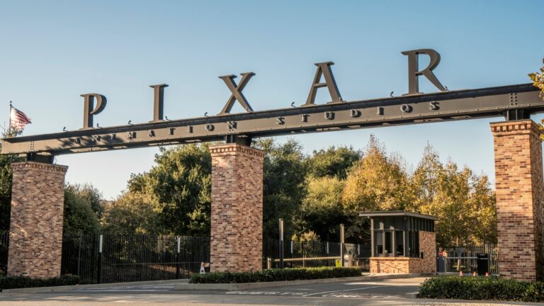 Pixar licencia a sus empleados mientras sus películas triunfan: choque