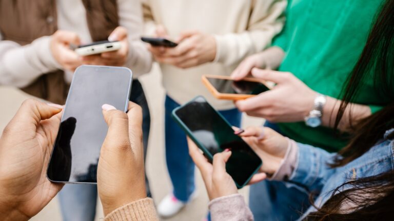 Redes sociales prohibidas para menores de 15 años: diputados y