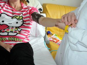 "Robé a los franceses": los arrepentimientos de una enfermera que