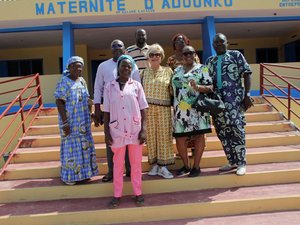 Ropa revendida para salvar vidas: en Albi, un vide-dressing solidario