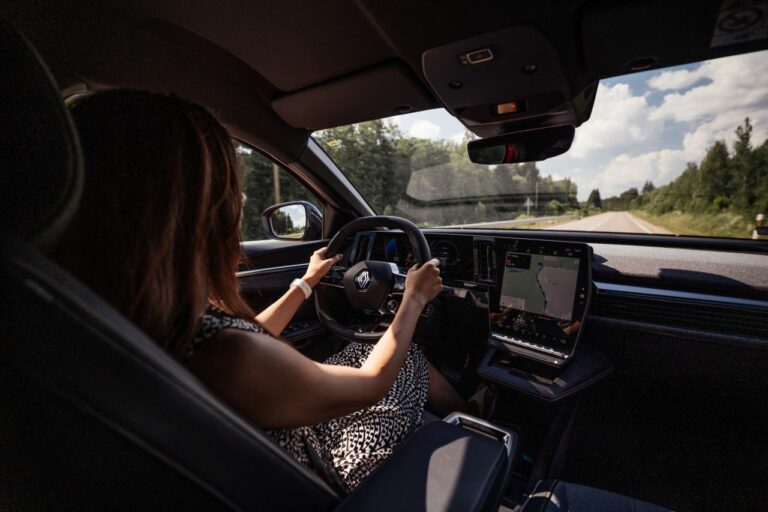 Seguridad vial: por qué su próximo coche nuevo supervisará obligatoriamente