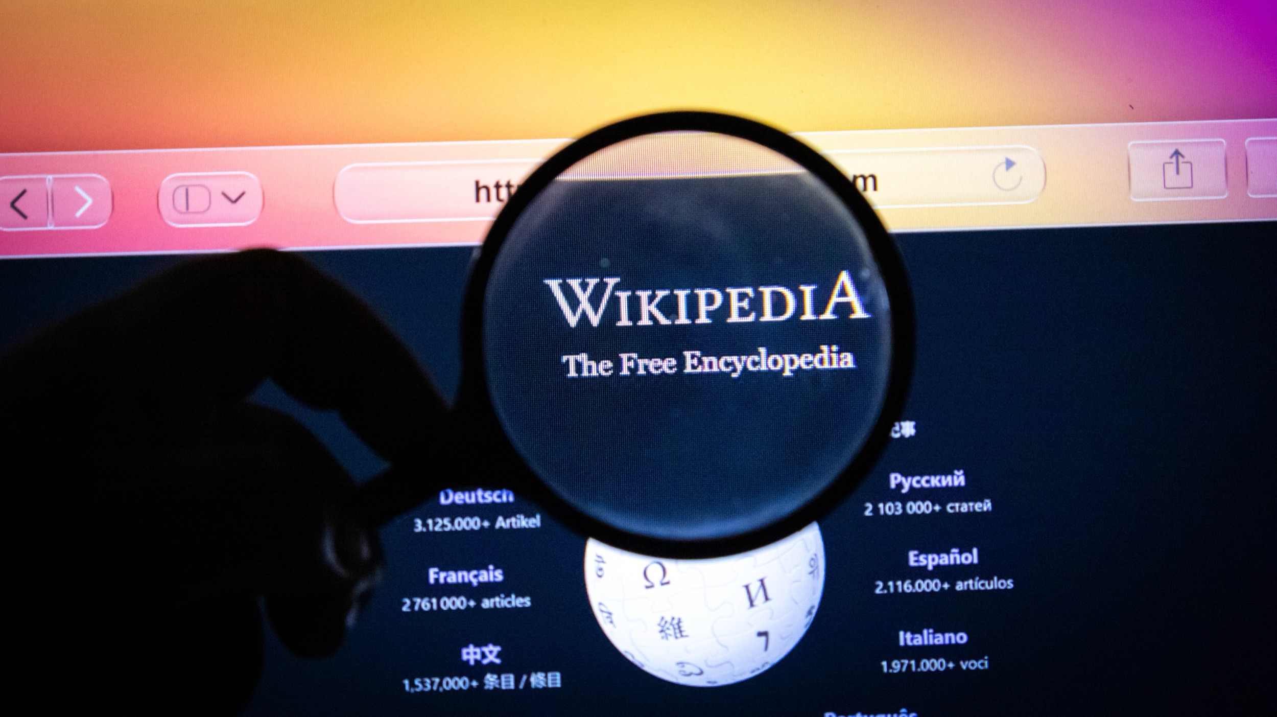 Teknomers alimenta a las IA, pero ¿puede la enciclopedia sobrevivir