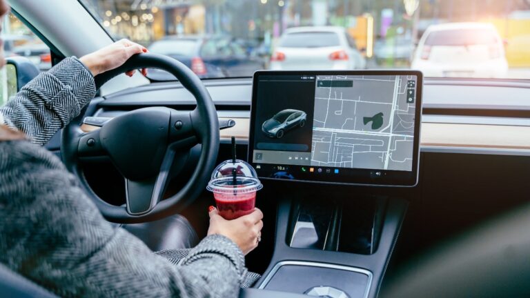Tesla reporta 207 accidentes con el Autopilot o el FSD,