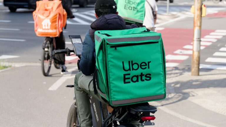 Uber construye un imperio de la entrega de comida al