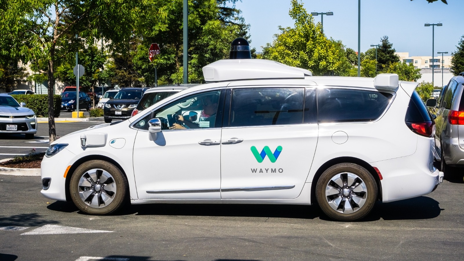 Waymo planea dejar Uber para lanzar sus robotaxis por su