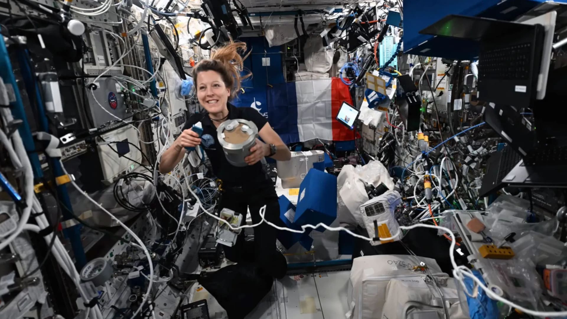 ¡Sophie Adenot cocinó en el espacio! Probó el Food Processor,