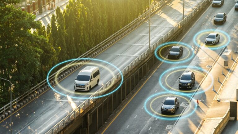 ¿Podrán los satélites controlar pronto la velocidad de los coches?