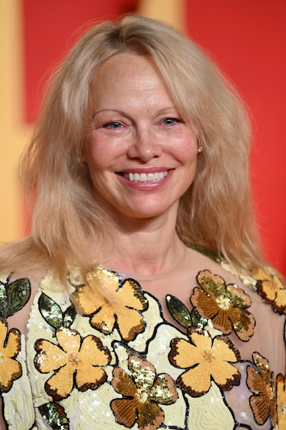 BEVERLY HILLS, CALIFORNIE - 10 MARS : Pamela Anderson assiste à la soirée des Oscars de Vanity Fair 2024...