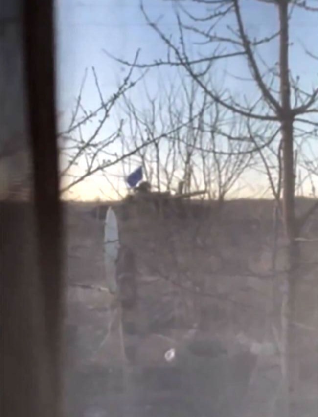 Une femme a filmé le moment où les paramilitaires ont fait irruption en Russie à bord de chars