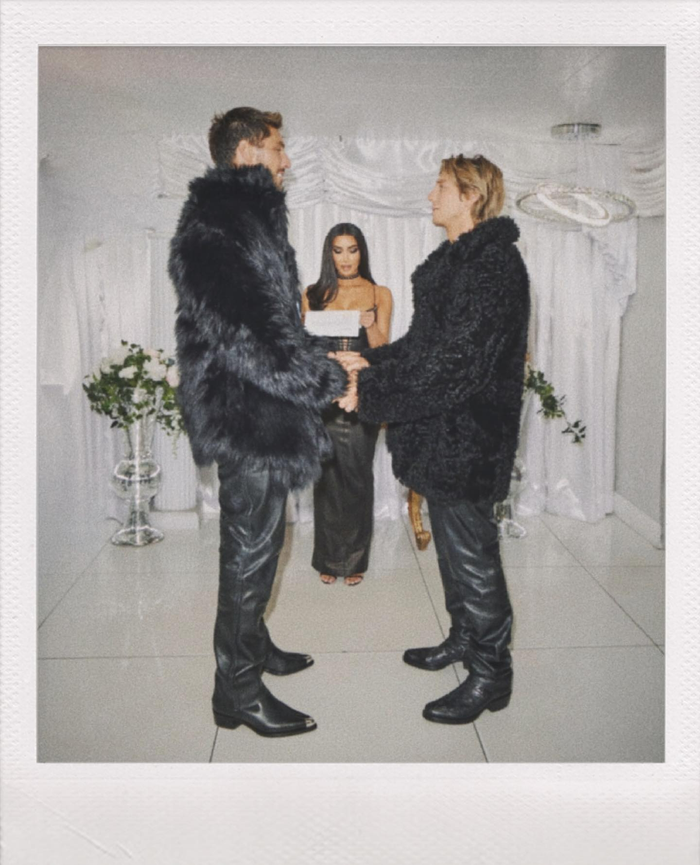 En avril 2023, Kim Kardashian y a célébré le mariage de Chris Appleton et Lukas Gage.