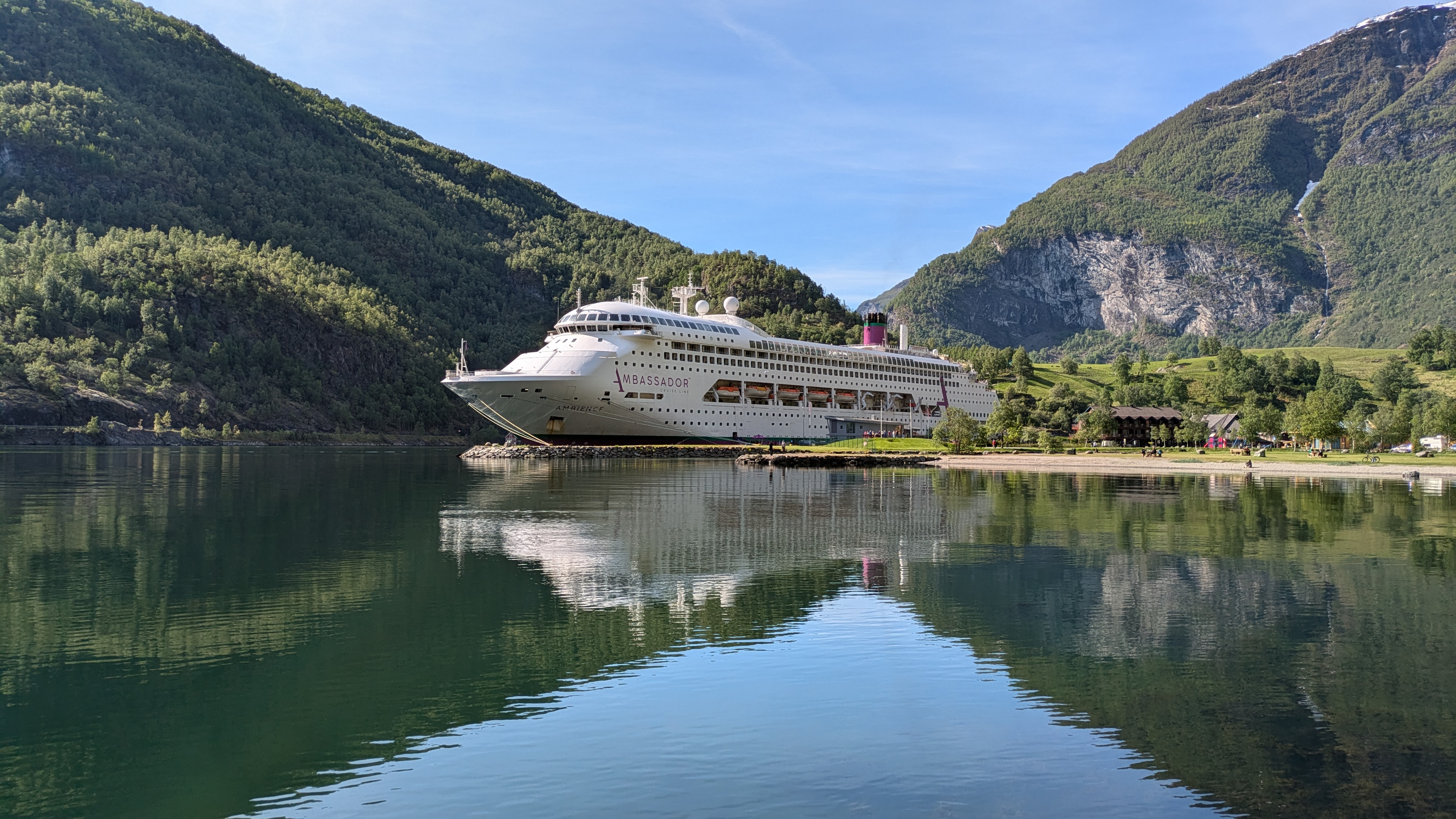 Explorez le meilleur des fjords norvégiens à bord d'un luxueux navire Ambassador's Ambience
