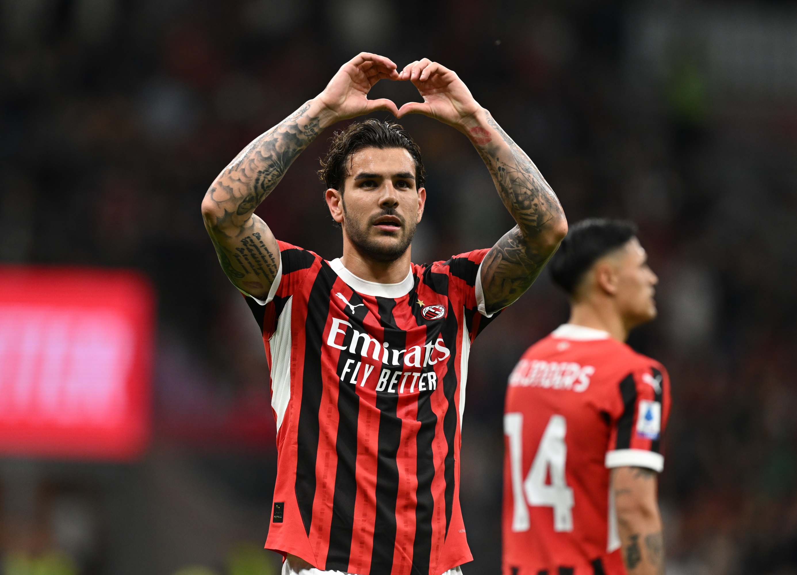 MILAN, ITALIE - 25 MAI : Theo Hernandez de l'AC Milan réagit lors du match Serie A TIM entre l'AC Milan et l'US Salernitana au Stadio Giuseppe Meazza le 25 mai 2024 à Milan, Italie.  (Photo de Claudio Villa/AC Milan via Getty Images)