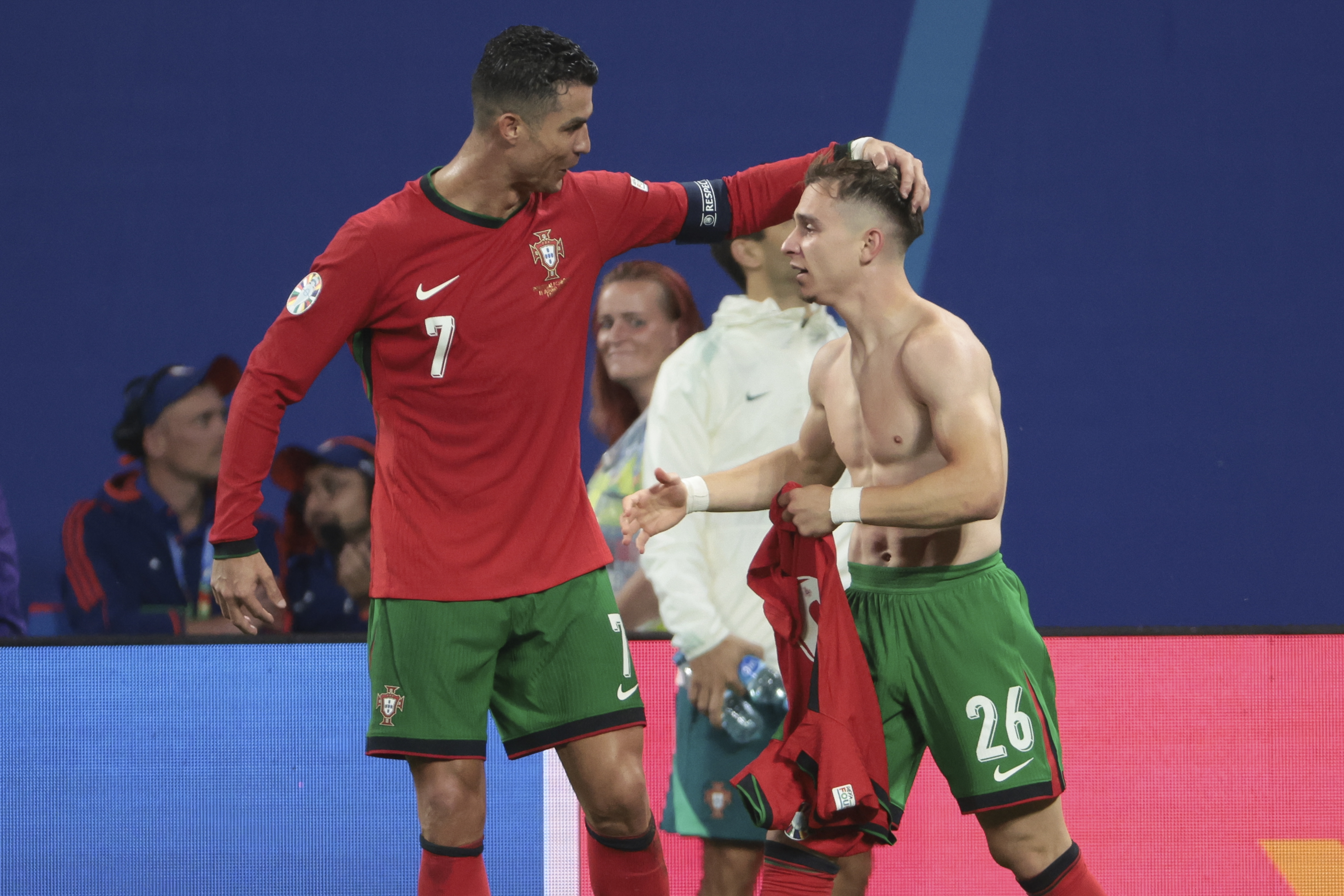 Ronaldo félicite le buteur Francisco Conceicao