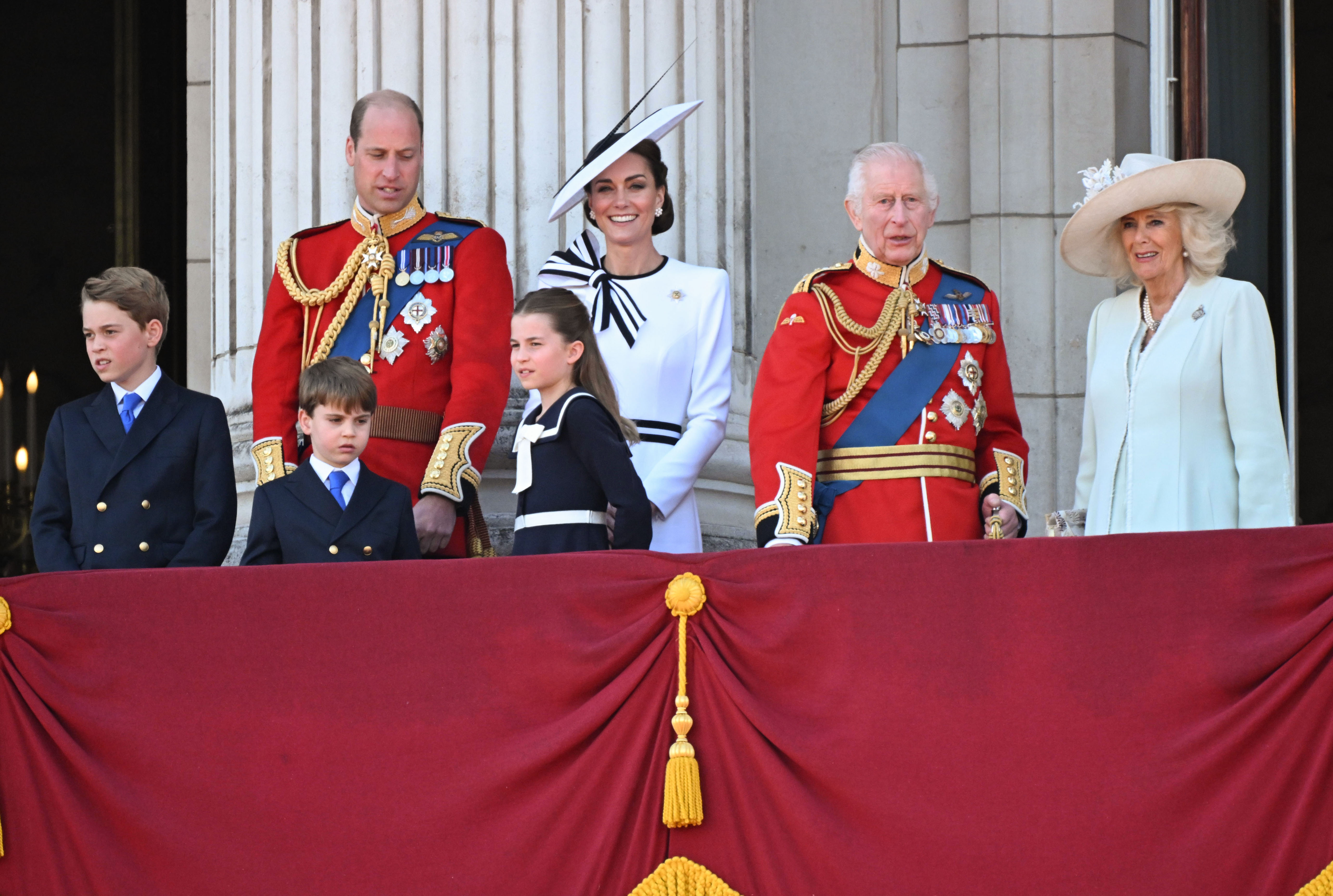 Kate était positionnée à côté du roi Charles sur le balcon du palais de Buckingham
