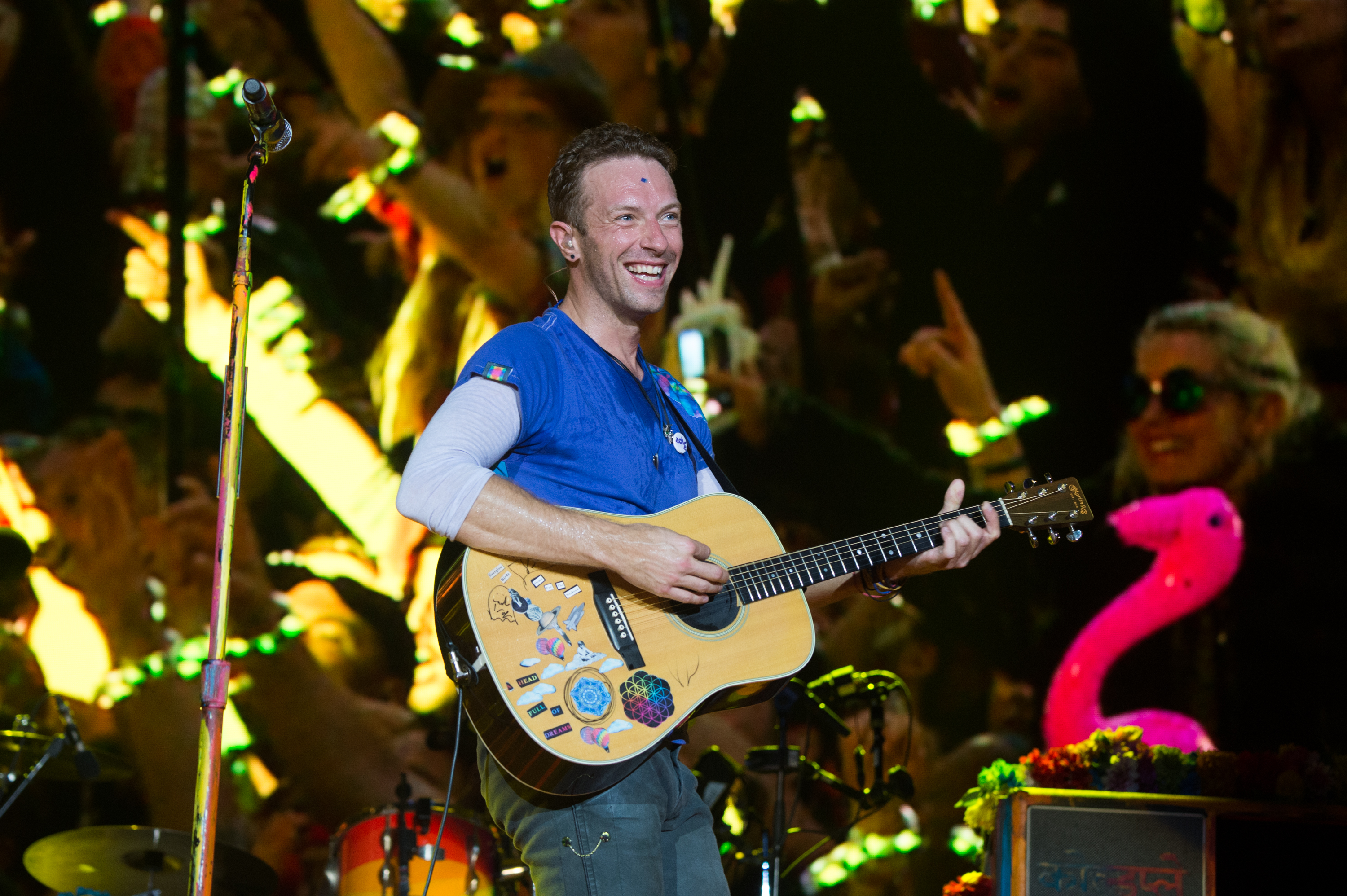 Chris Martin parle aux fans de l'histoire d'amour de Coldplay avec Glastonbury qui dure depuis 25 ans