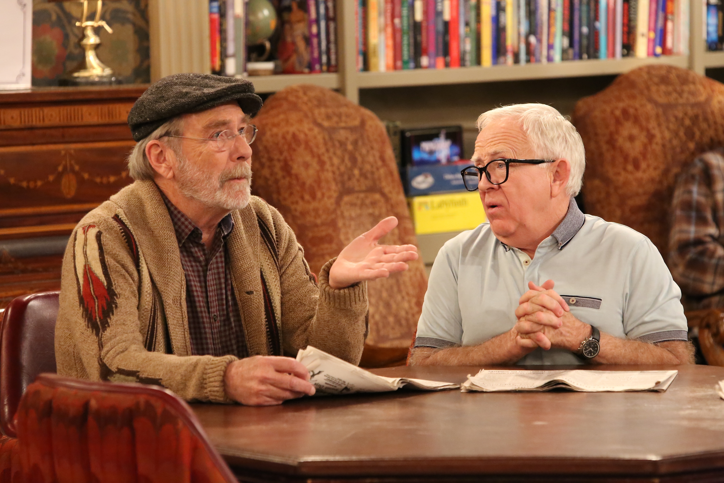 Mull et Leslie Jordan dans la série Cool Kids, diffusée pendant une saison en 2018