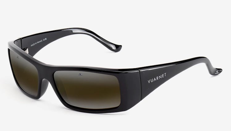 lunettes de soleil enveloppantes noires