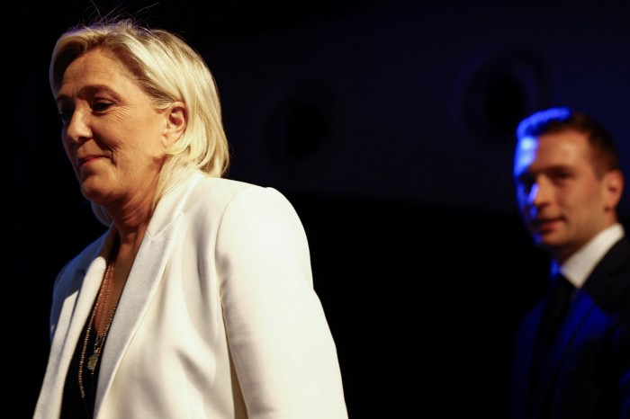 La leader du Rassemblement national Marine Le Pen et le principal candidat du parti aux élections européennes Jordan Bardella 