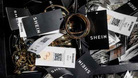 Accessoires dans un pop-up store Shein en Espagne