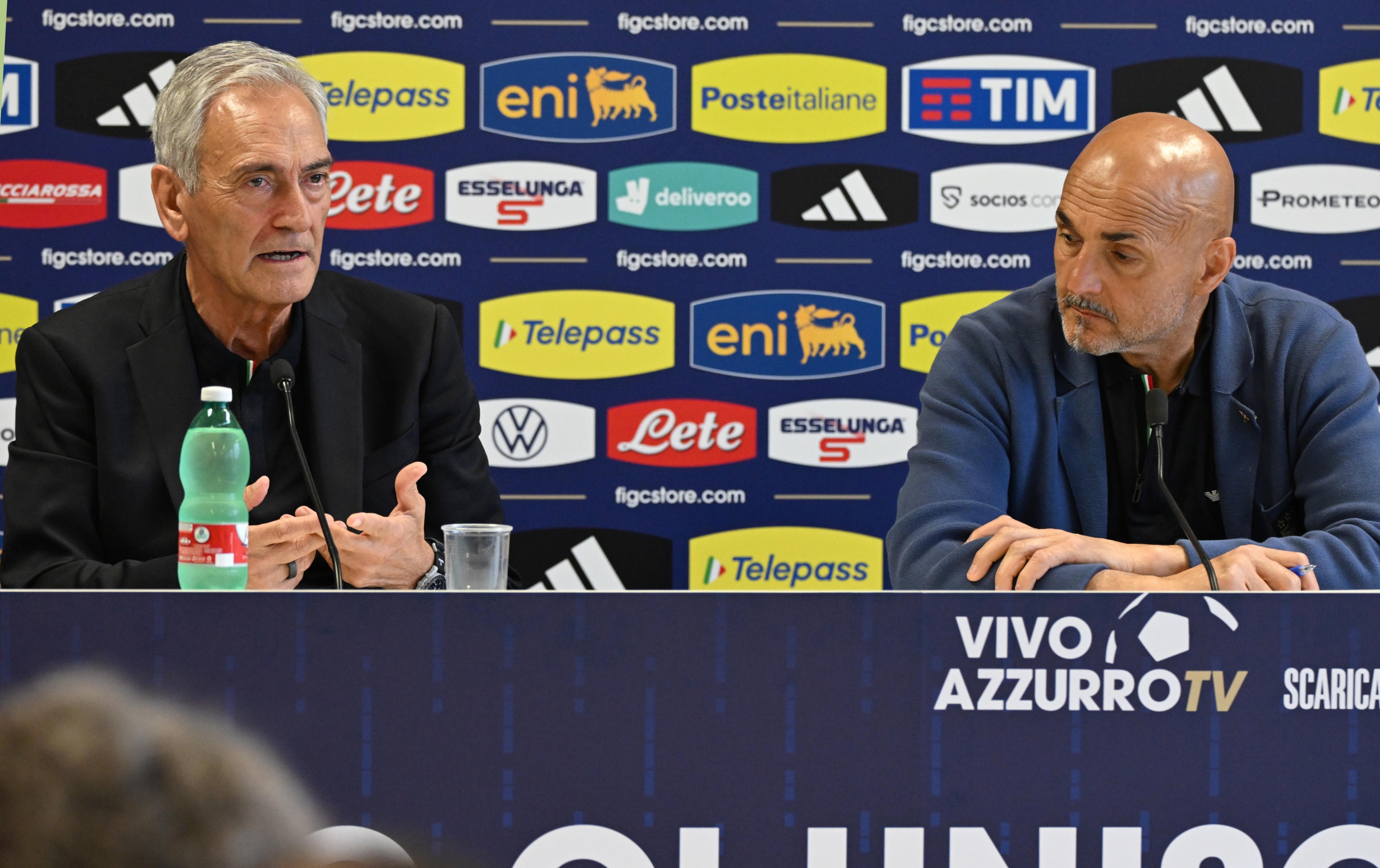 Le président de la Fédération italienne de football (FIGC), Gabriele Gravina (L), et l'entraîneur-chef italien Luciano Spalletti assistent à une conférence de presse de l'équipe nationale à Iserlohn, en Allemagne, le 30 juin 2024. ANSA/DANIEL DAL ZENNARO