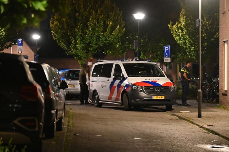 La police enquête dans la Ernst Casimirstraat à Breda (photo : Perry Roovers/SQ Vision).