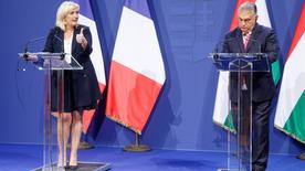 Archive : Viktor Orban avec Marine Le Pen, à Budapest le 26 octobre 2021.