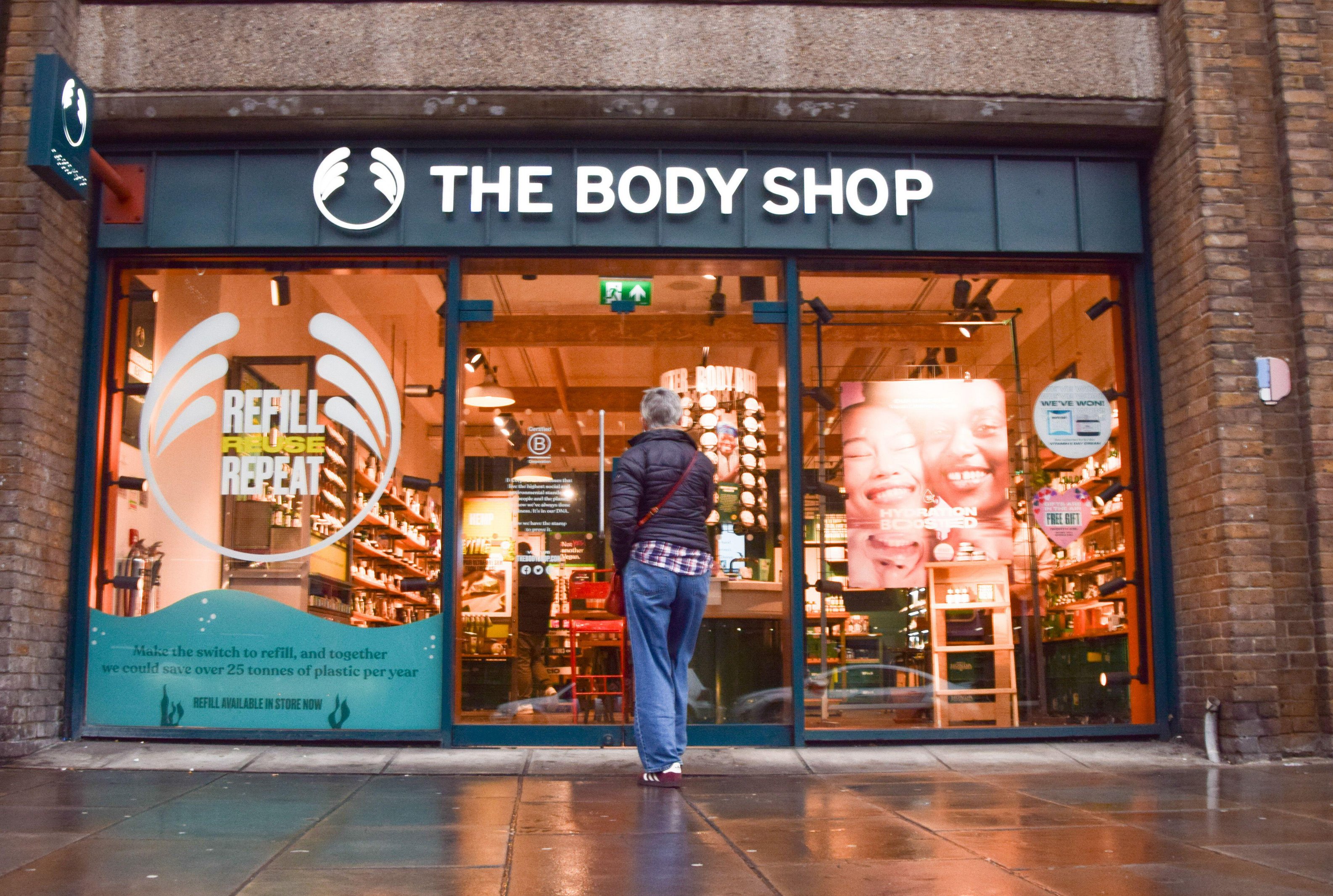 Les administrateurs de The Body Shop ont fixé une date limite aux acheteurs pour soumettre des offres afin de sauver 1 500 emplois