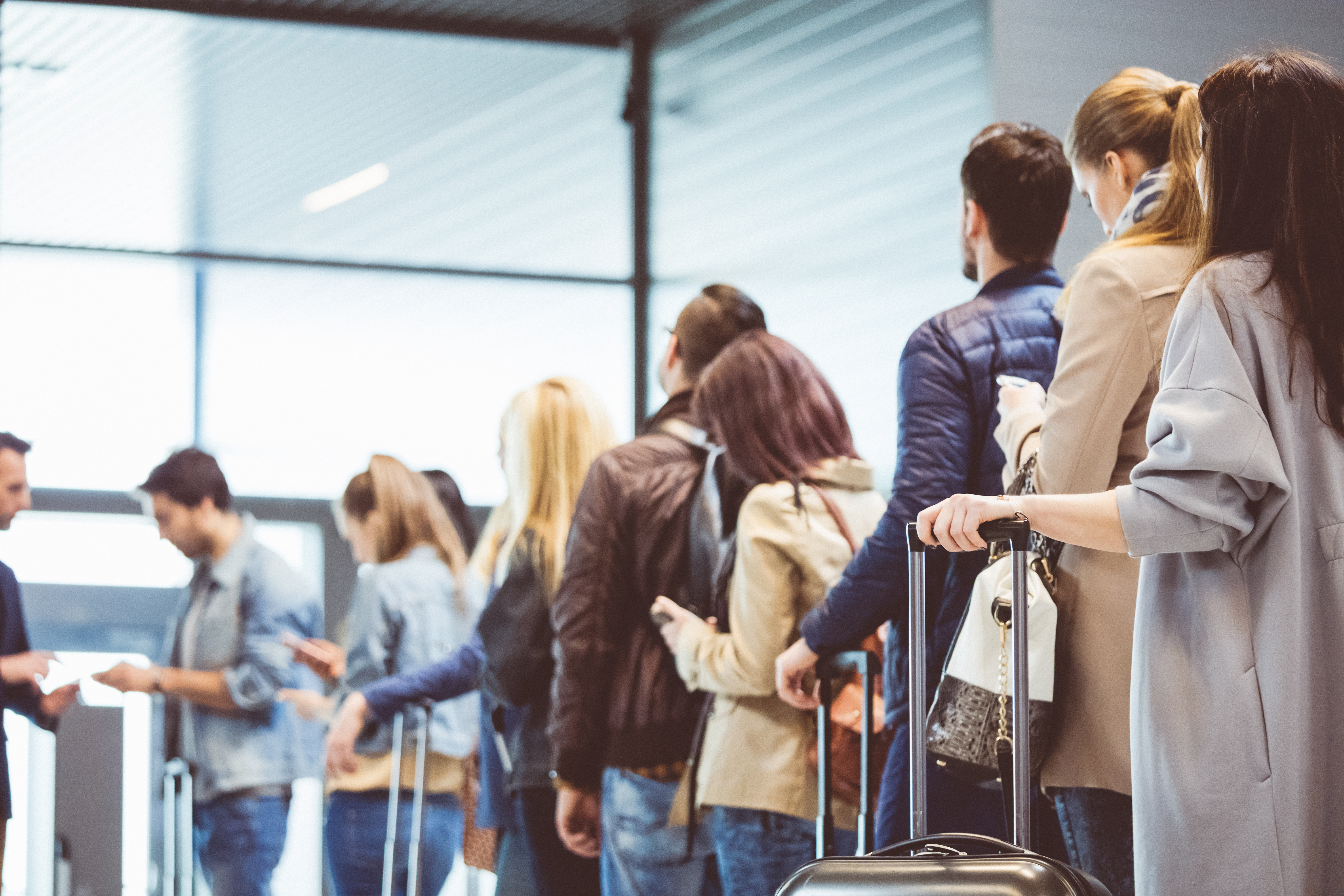 Les hôtesses de l'air détestent les « poux de porte » car ils perturbent le processus d'embarquement