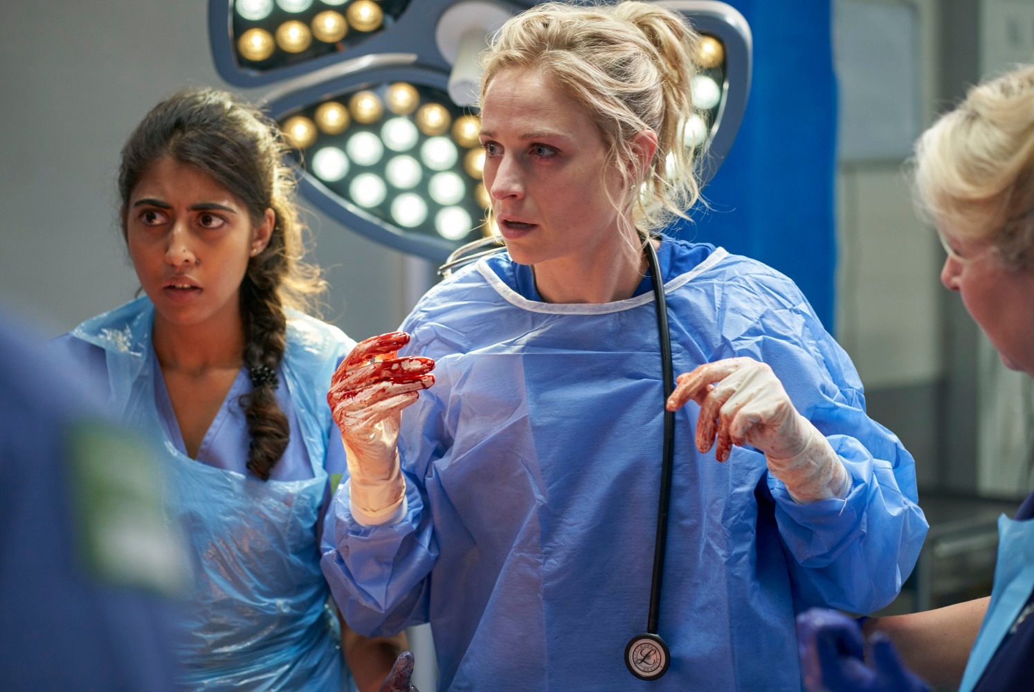 Niamh Algar dans le rôle du Dr Lucinda Edwards dans la première saison de Malpractice