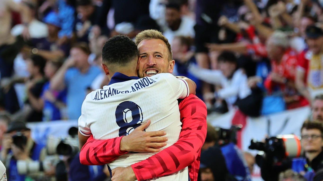 Harry Kane et Trent Alexander-Arnold : Ils étaient dans les bras l'un de l'autre après avoir progressé.