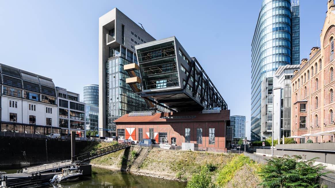 Bâtiment Wolkenbogen dans le port des médias de Düsseldorf