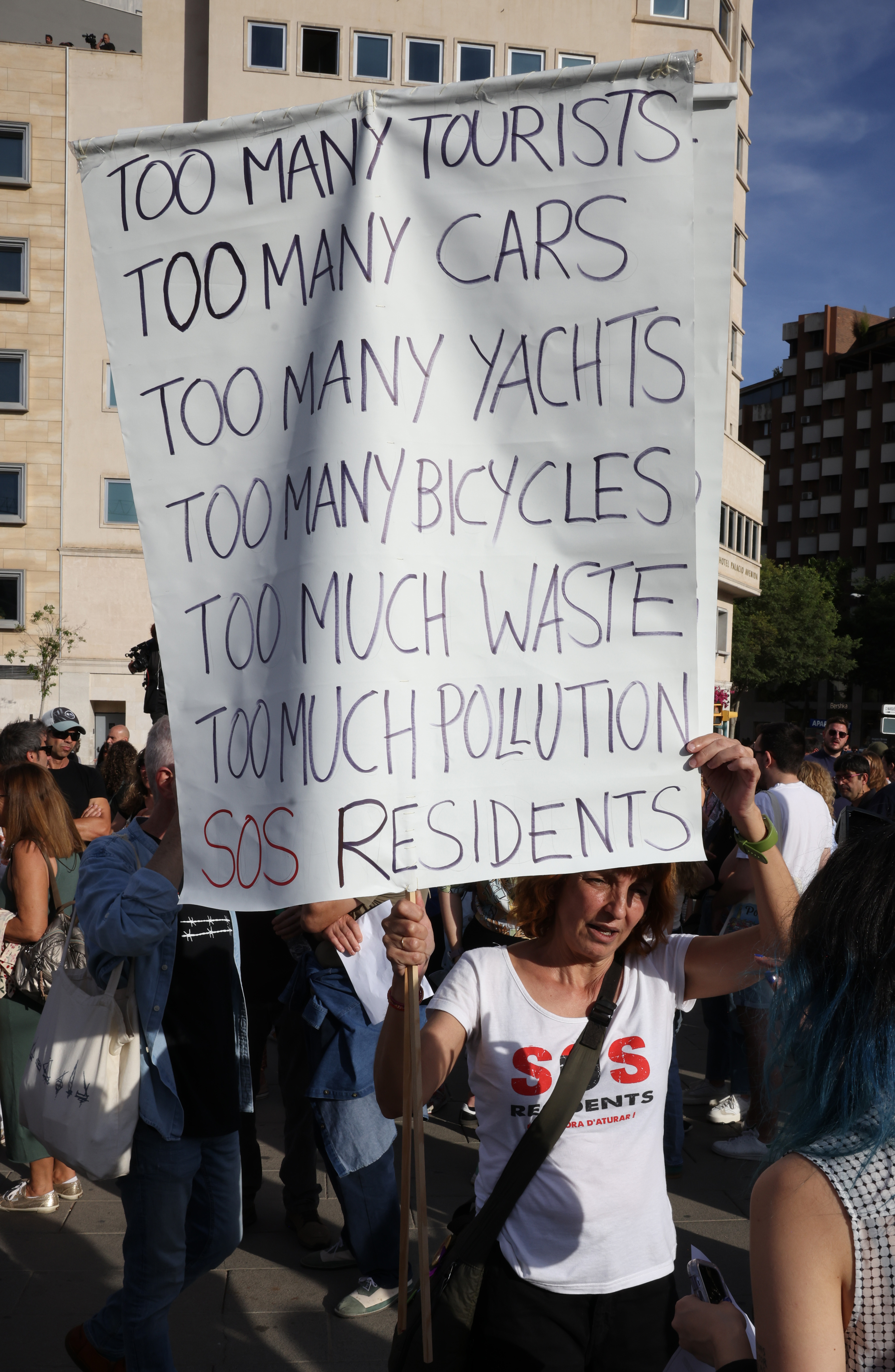 Les manifestations anti-tourisme à grande échelle menacent de provoquer un été de chaos pour les vacanciers britanniques