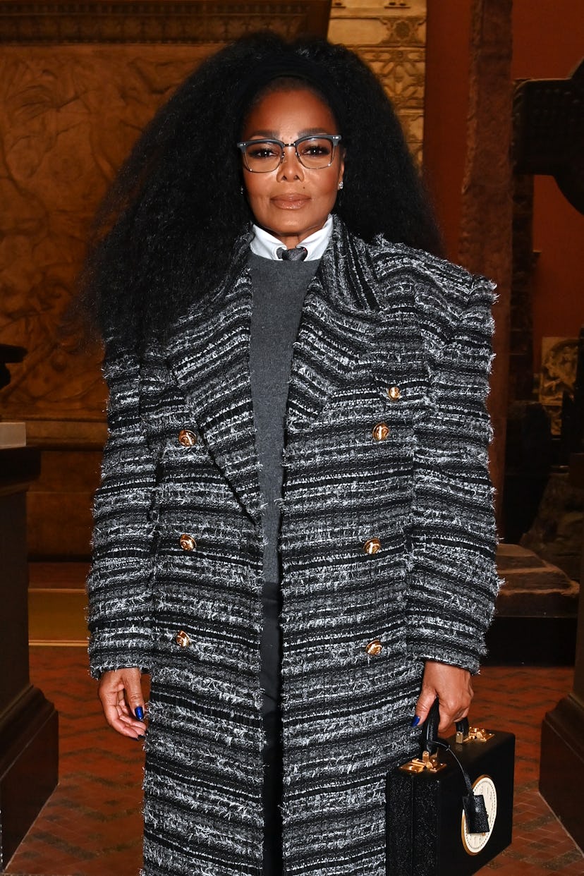 Coiffure bouclée de Janet Jackson