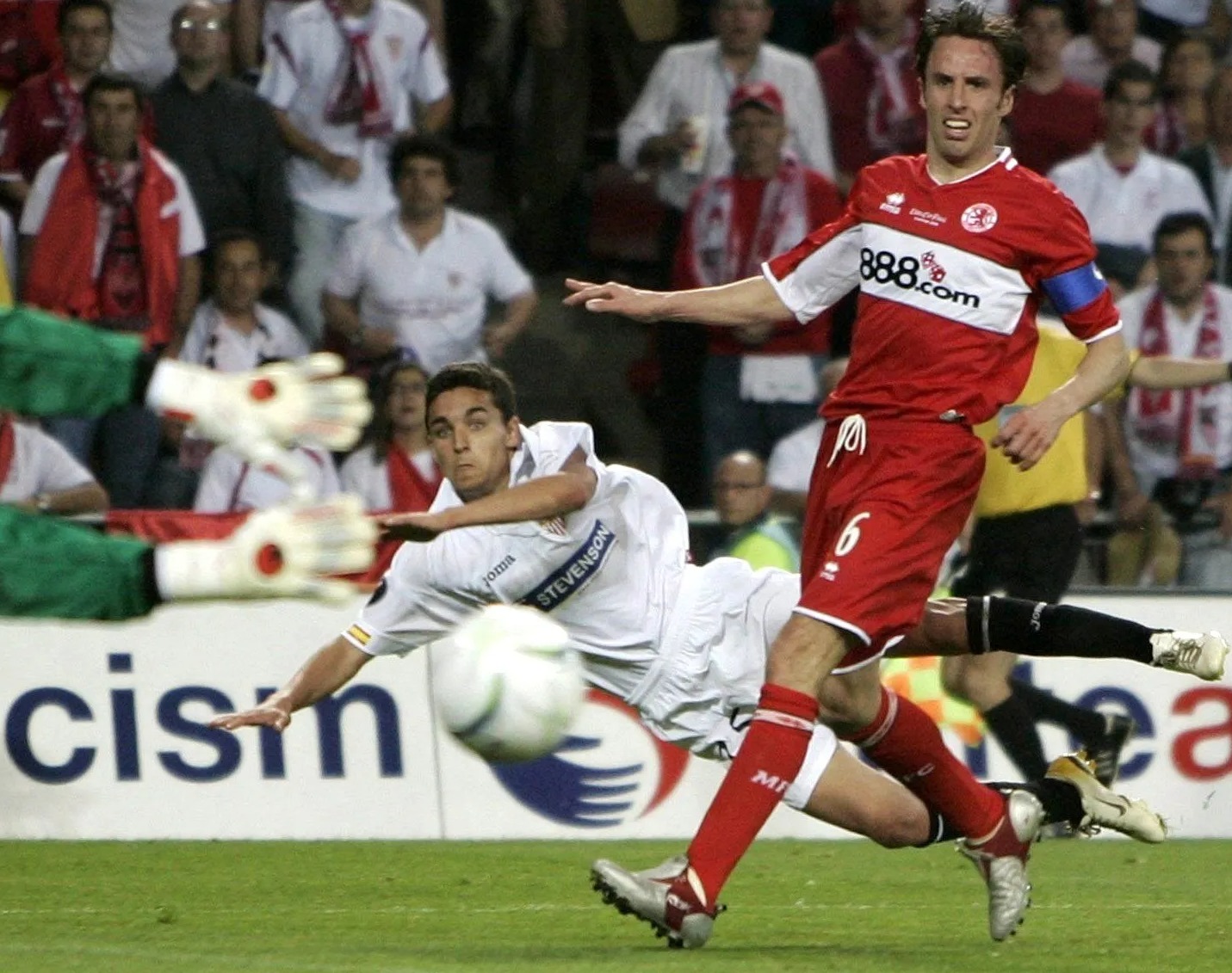 La star espagnole Jesus Navas a joué pour Séville contre Boro de Southgate lors de la finale de la Coupe UEFA 2006