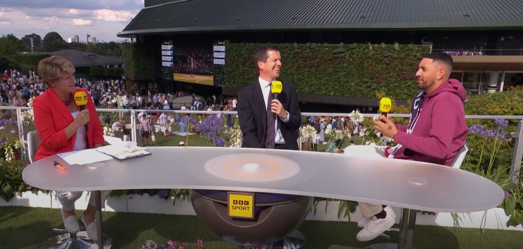 Clare Balding et Tim Henman ont adoré adopter l'Aussie