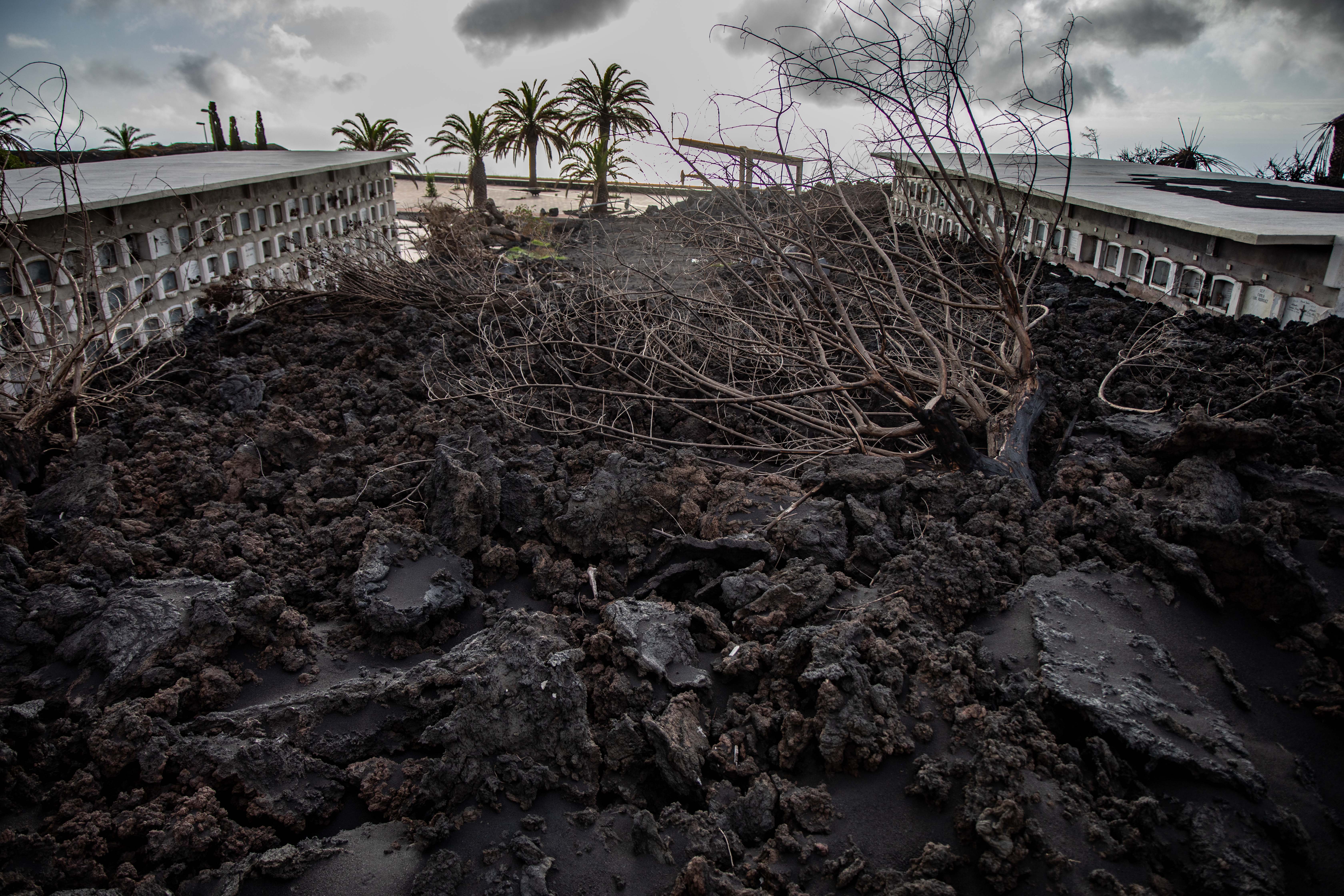 Des maisons, des écoles et des églises ont toutes été détruites par la sombre destruction