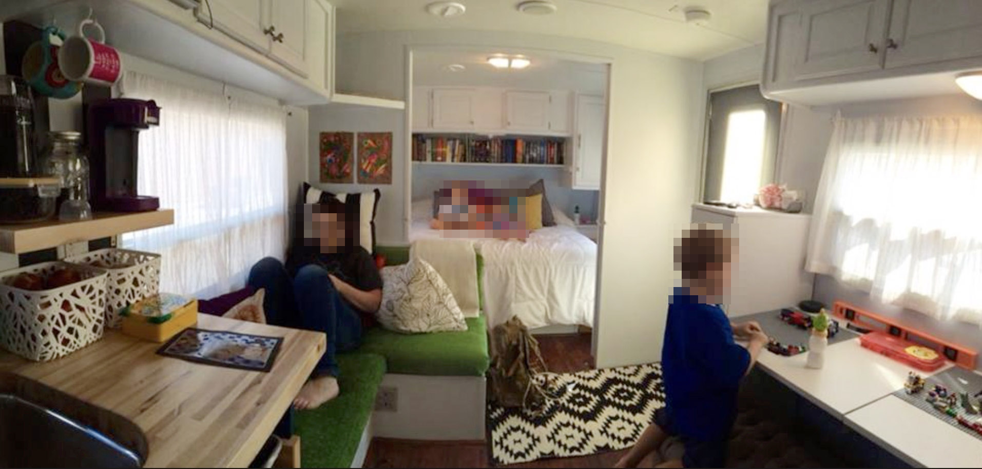 La propriétaire vit dans la caravane de 230 pieds carrés avec sa famille de six personnes