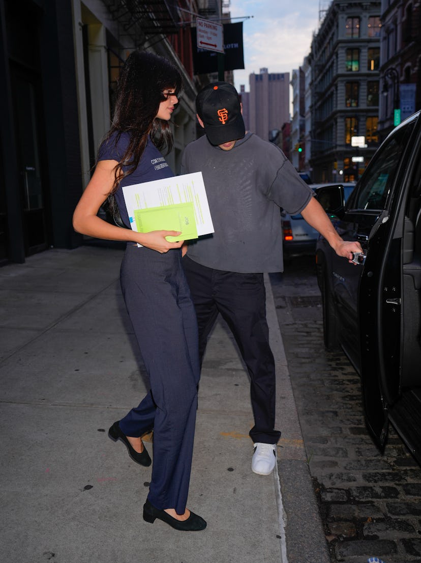 NEW YORK, NEW YORK - 17 JUILLET : Kaia Gerber et Austin Butler sont vus à l'extérieur du Hayes Theatre le 17 juillet...