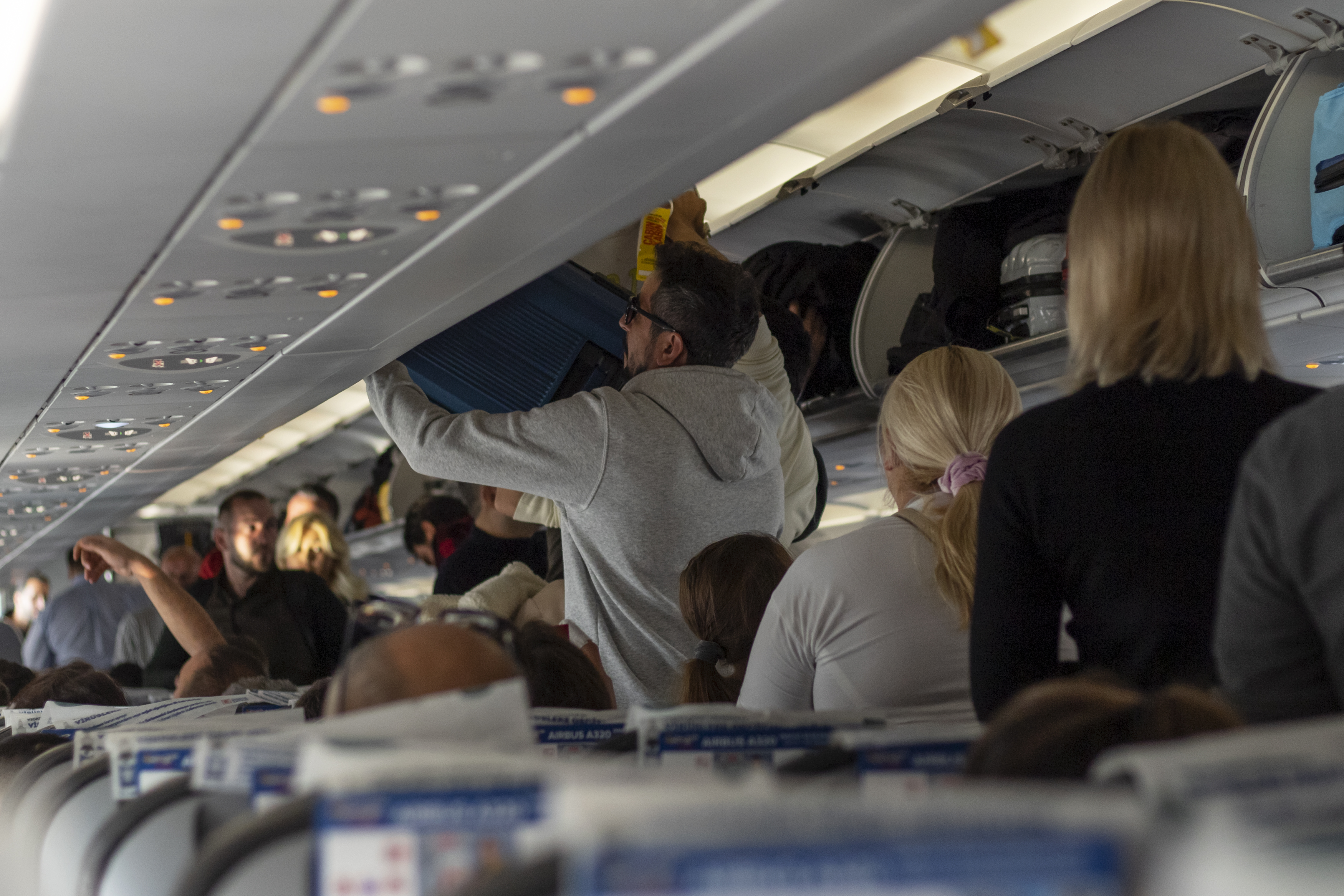 Certains passagers font des choses incroyables pendant les vols, comme voler des choses (image d'archive)