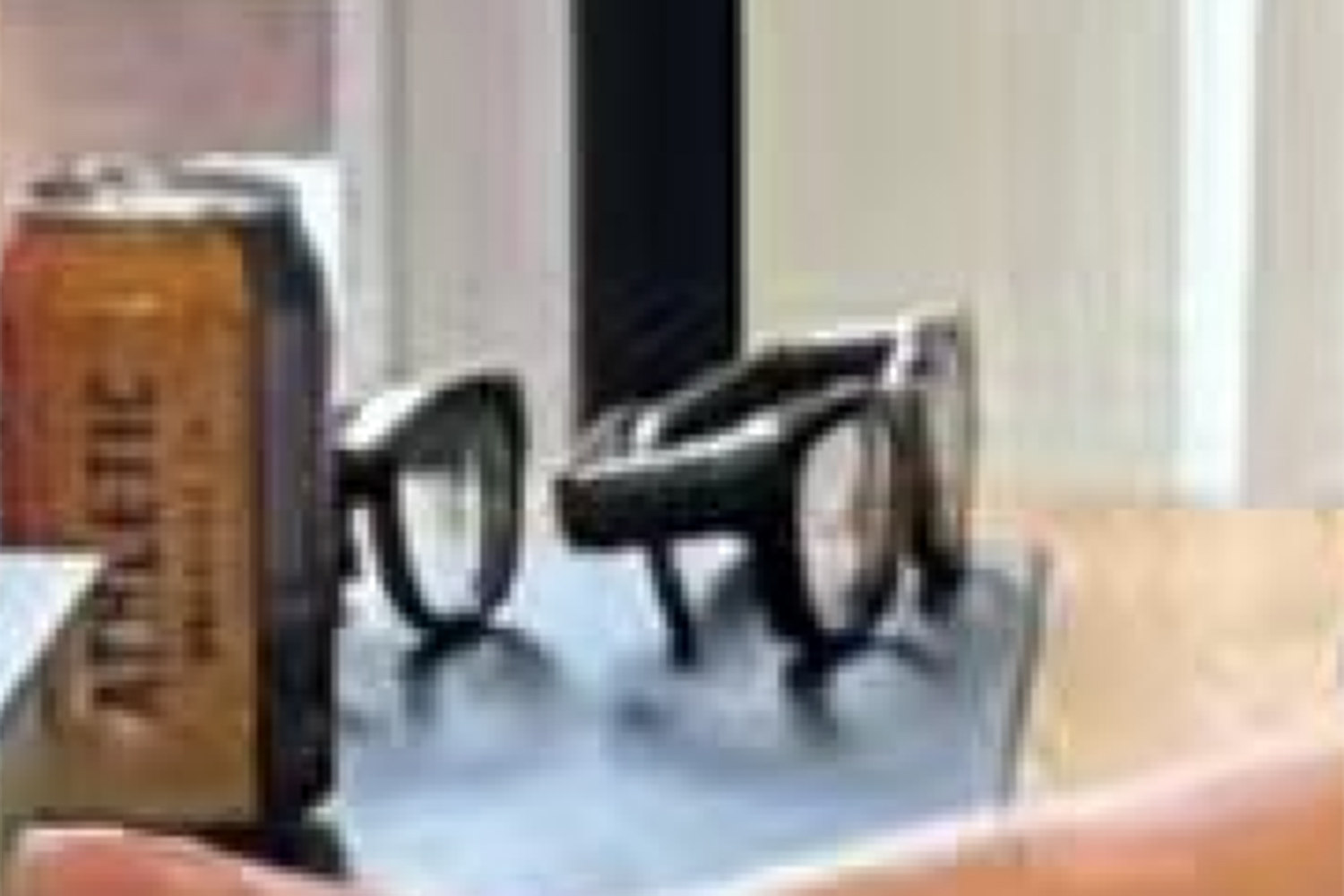 On pense que les lunettes sont un prototype de Meta "Orion" des lunettes de réalité augmentée, dont Zuckerberg promet bientôt d'autres mises à jour