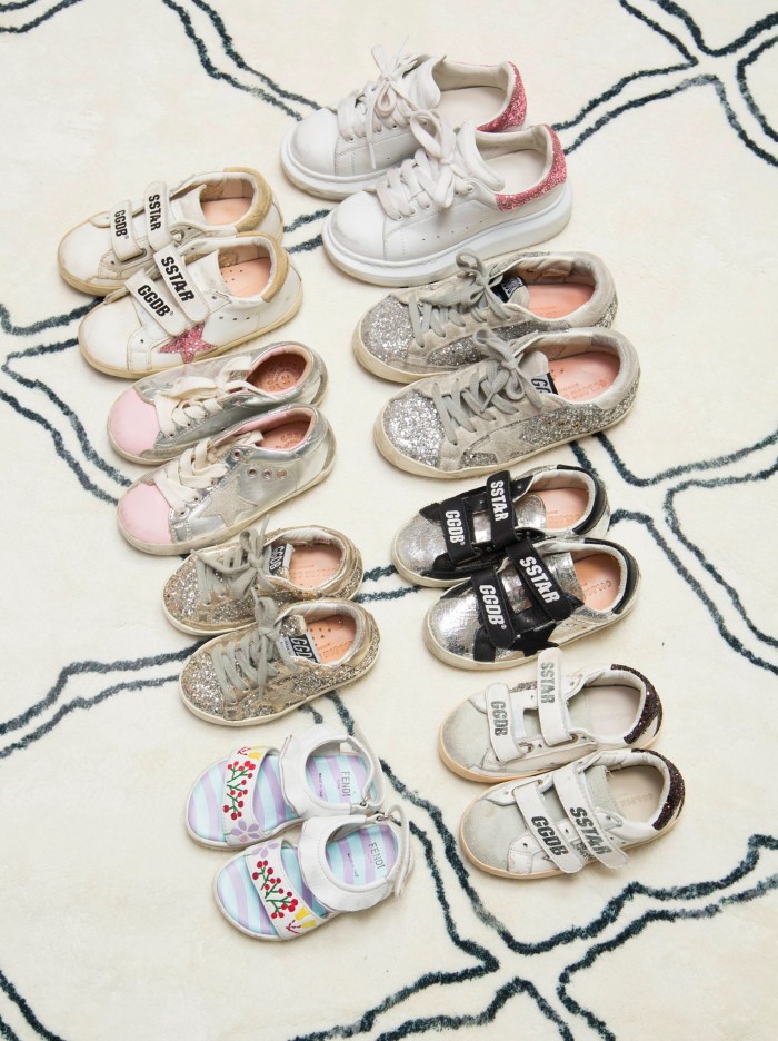 une gamme de chaussures de luxe portées par les enfants d'Irene Kim 