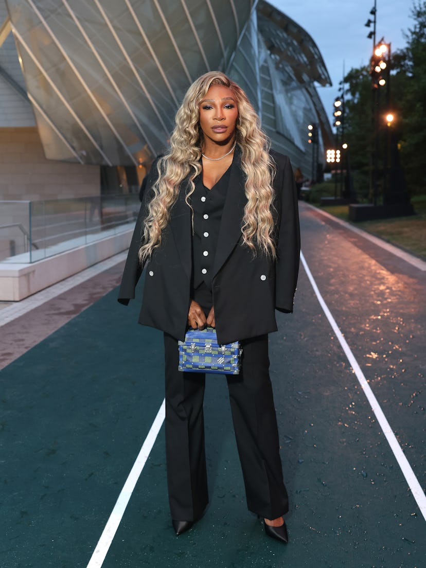 Serena Williams assiste à « Prélude aux Jeux Olympiques » à la Fondation Louis Vuitton 