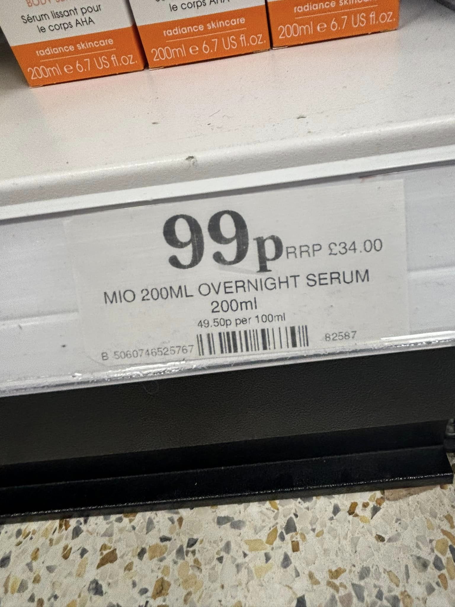 Le sérum est le sérum de nuit MIO 200 ml