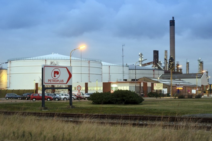 Réservoirs de stockage de la raffinerie de pétrole d'Anvers, exploitée par Petroplus, en 2012 