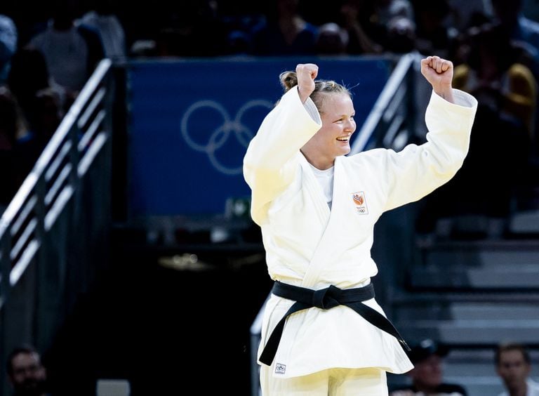La judoka Sanne van Dijke en action aux Jeux Olympiques (photo : ANP 2024/Remko de Waal).