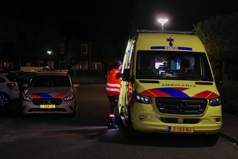 Le résident a été transporté en ambulance vers un hôpital pour un contrôle (photo : Sander van Gils/SQ Vision).